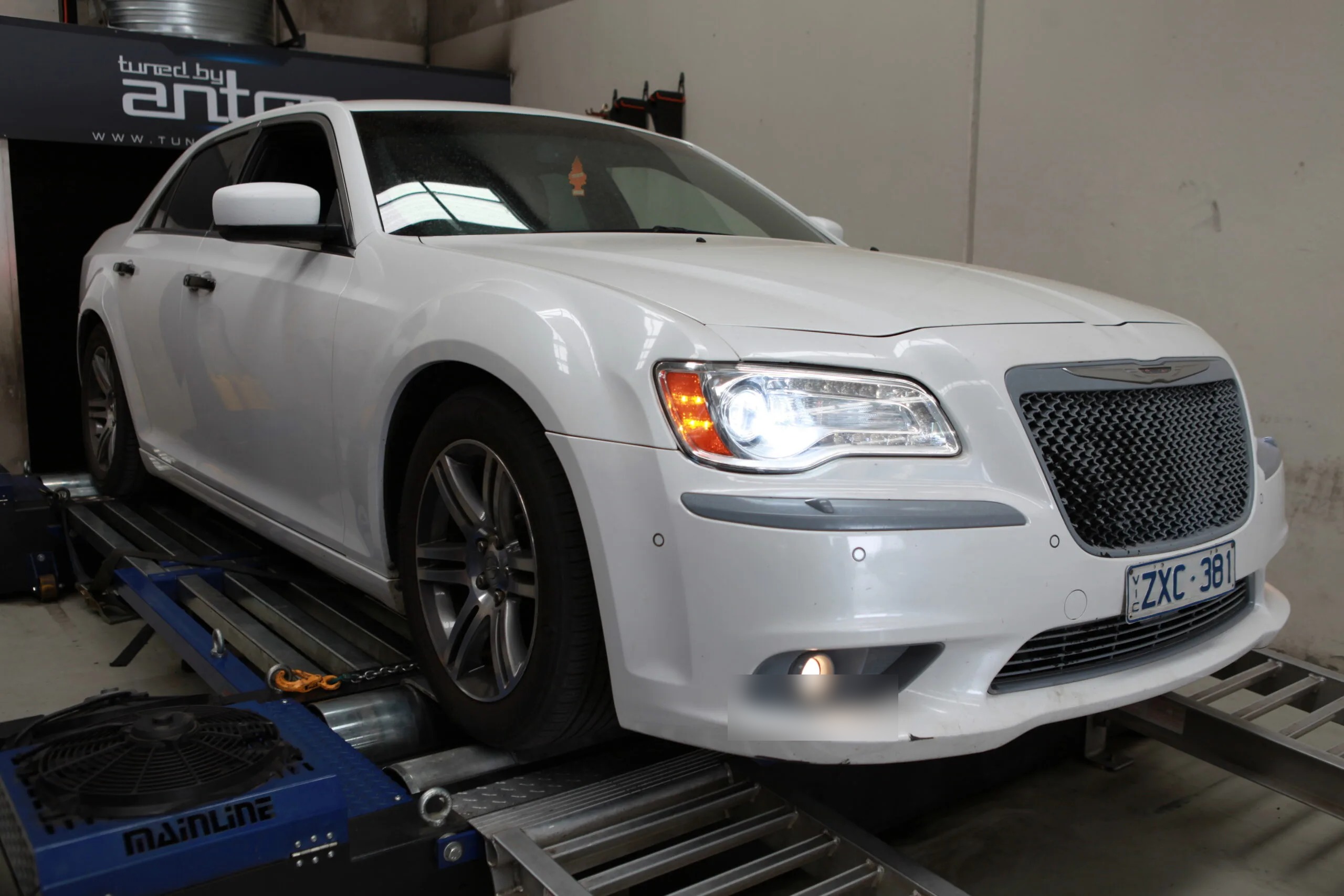 Chrysler 300C (2012) at Protunes for Stage 1 ECU calibration