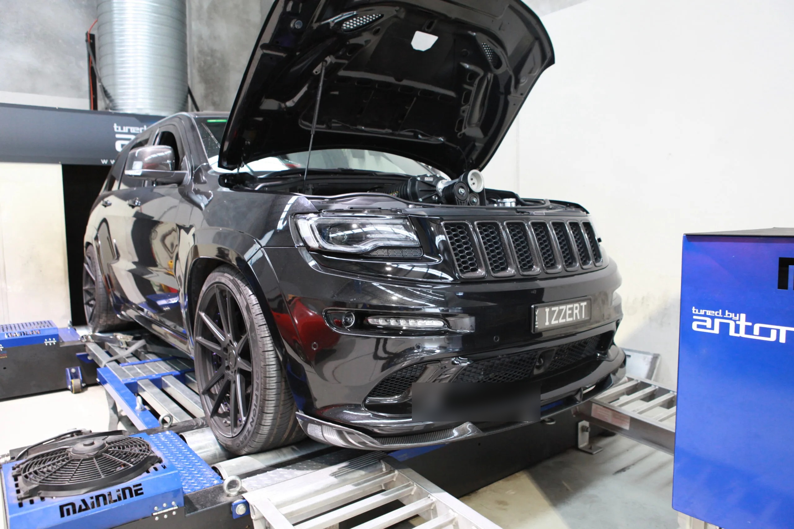 Jeep SRT (2014) at Protunes for Stage 3 ECU calibration
