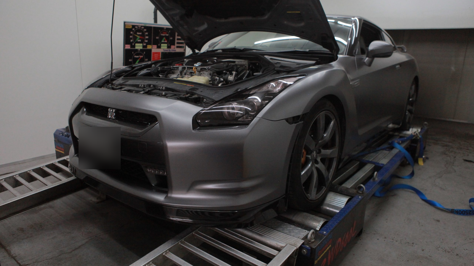 Nissan GT-R R35 (2008) on the dyno for its Stage 2 ECU calibration