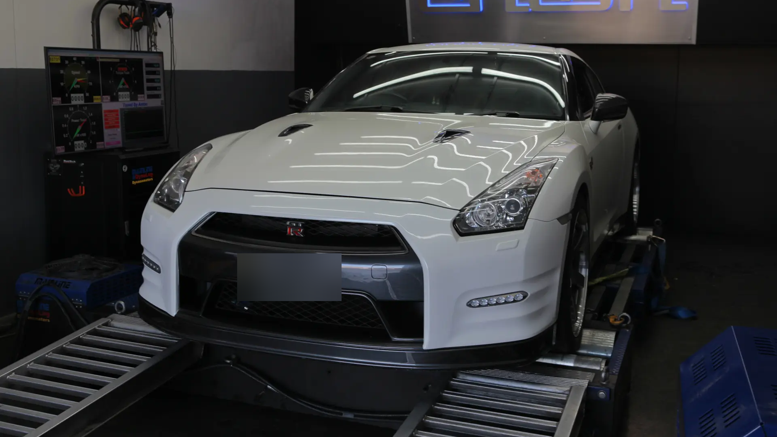 Nissan GT-R R35 (2012) on the dyno for its Stage 3 ECU calibration