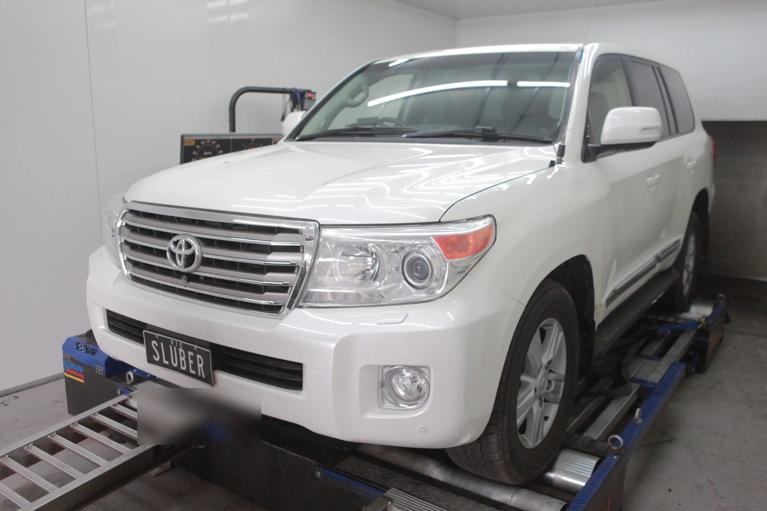 Toyota Landcruiser 200 (2014) at Protunes for Stage 2 ECU calibration
