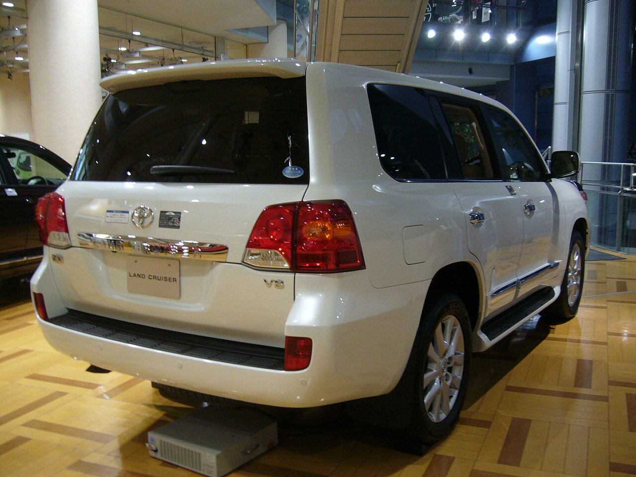 Toyota Landcruiser (2014) — representative manufacturer image