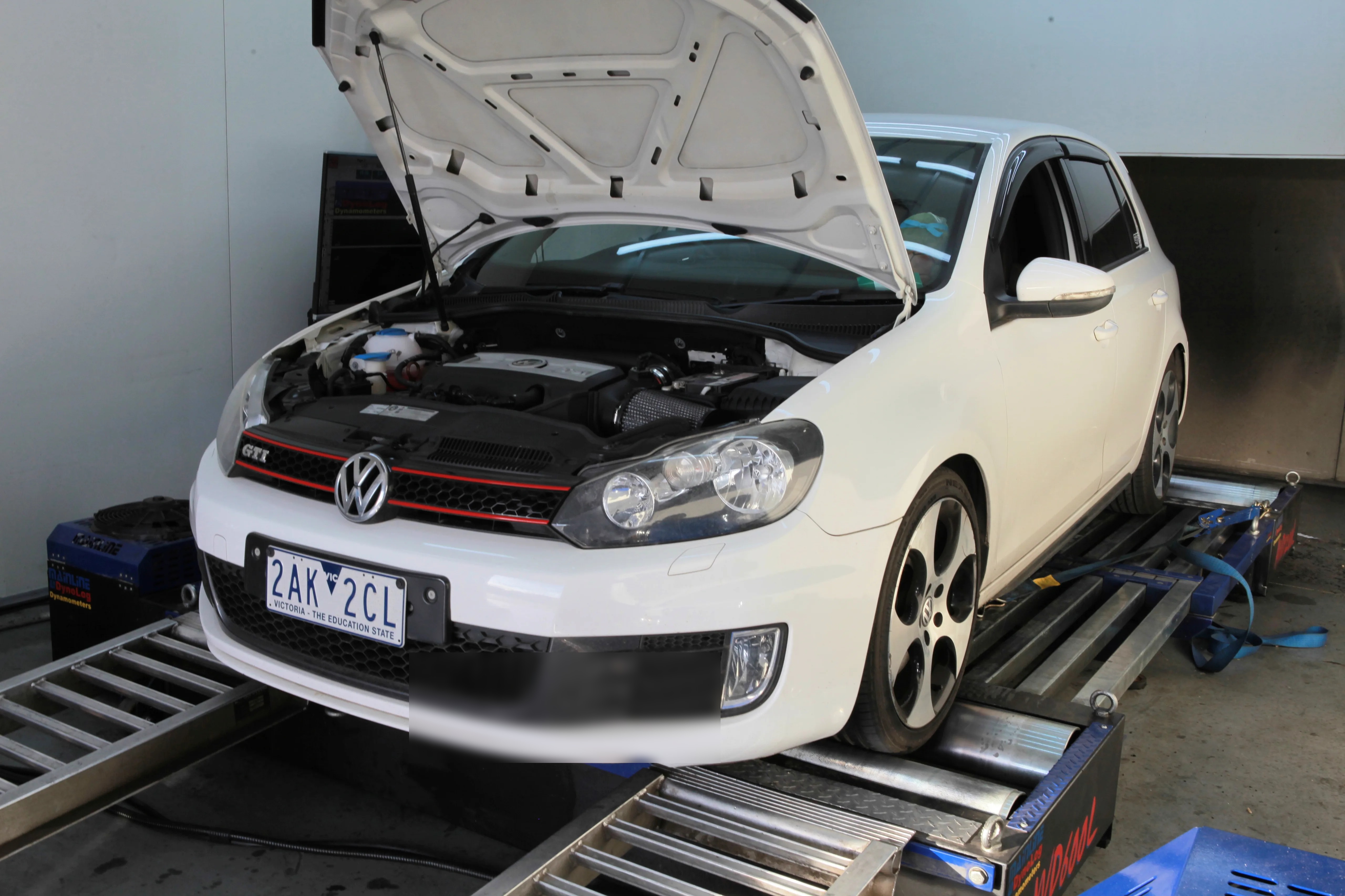 Volkswagen Golf GTI 5 (2007) at Protunes for Stage 2 ECU calibration