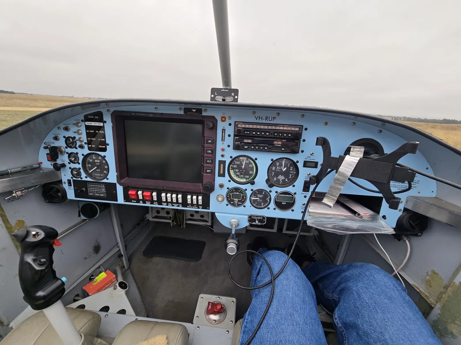 The EJ25-powered Cessna — cabin and instrumentation