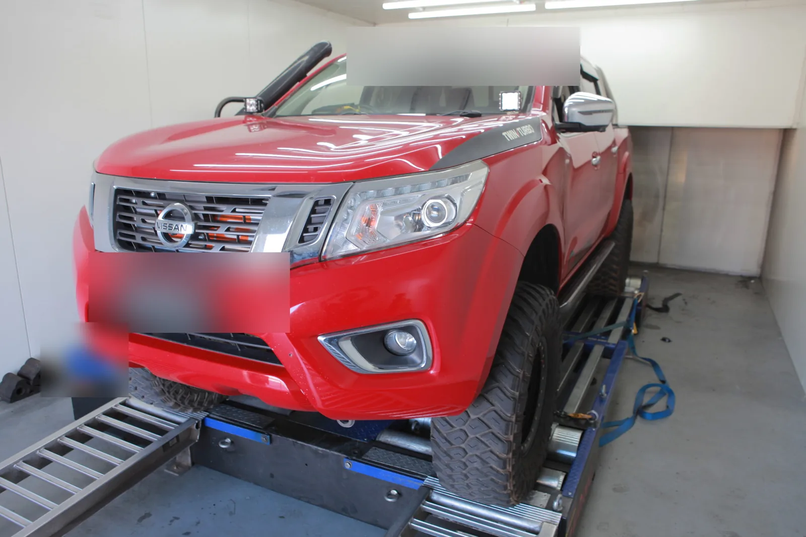 Nissan Navara 2.3L YS23 (twin-turbo) & 2.5L YD25 Turbo-Diesel