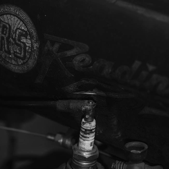 Spark plug electrode side view — combustion deposit reading
